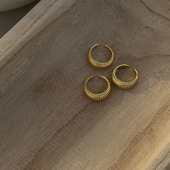 *SALE TODAY ONLY* Naia Shell Ring - Picture 1 of 3